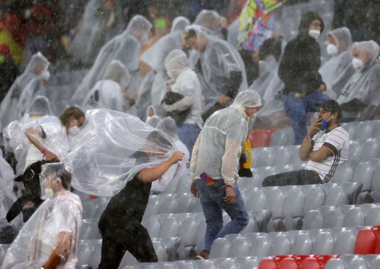Momente incredibile pe arena din Munchen: nemtii au inceput sa plece de pe stadion in minutul 36. Imaginile care au facut inconjurul lumii_3