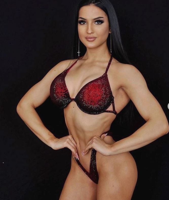 Miss Bikini Fitness România, apariție răvășitoare la piscină. Cine este bruneta care câștigă medalie după medalie_3