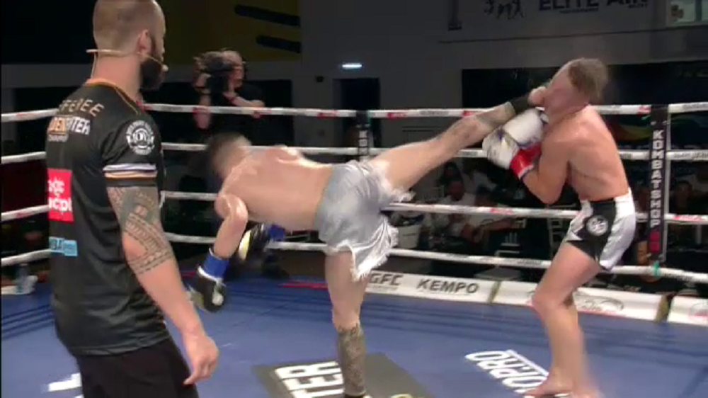I-a dat somn! Petru Morari si-a facut KO adversarul cu o lovitura spectaculoasa din intoarcere! Olandezul si-a pierdut cunostinta, doctorii au sarit in ring