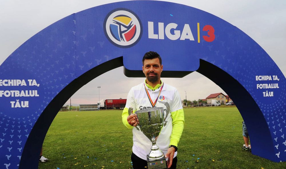 Numai in Romania se intampla! Nu a mai pierdut un meci de 19 luni, dar a fost demis dupa promovarea in Liga 2&nbsp;