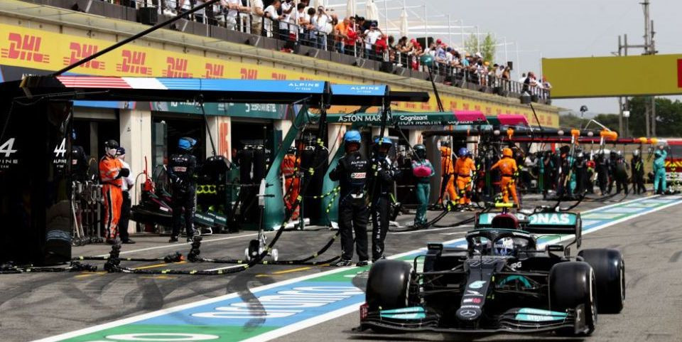 Bottas putea sa produca o tragedie la boxe! Masina celor de la Mercedes AMG Petronas a scapat de sub control