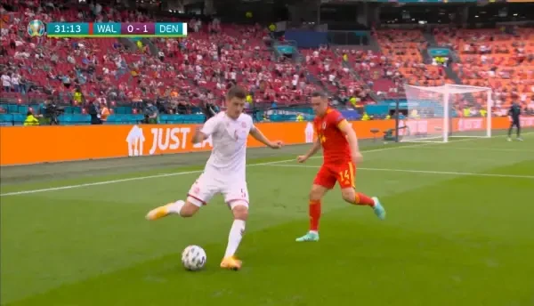 OCAZIE DANEMARCA! Dolberg e aproape sa inscrie din nou! Atacantul a incercat un sut la coltul scurt, dar Ward a respins