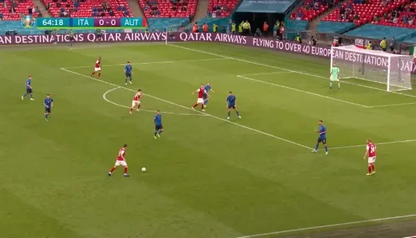 GOL ANULAT! Arnautovic primeste cu capul de la Alaba si trimite in poarta, dar arbitrul a anulat reusita sa dupa ce a fost verificata cu ajutorul VAR, iar atacantul se afla in pozitie de ofsaid