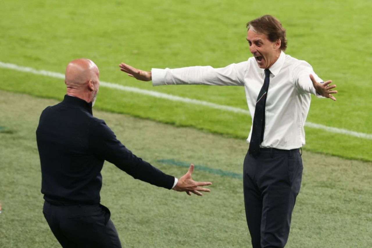Imaginile zilei de la EURO vin din tabara italienilor. Povestea impresionanta din spatele imbratisarii dintre Mancini si Gianluca Vialli_1