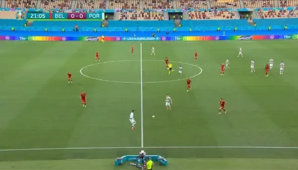 Ce-a incercat Ronaldo sa faca acolo?! Starul portughez s-a tavalit dupa ce s-a izbit intentionat de un adversar