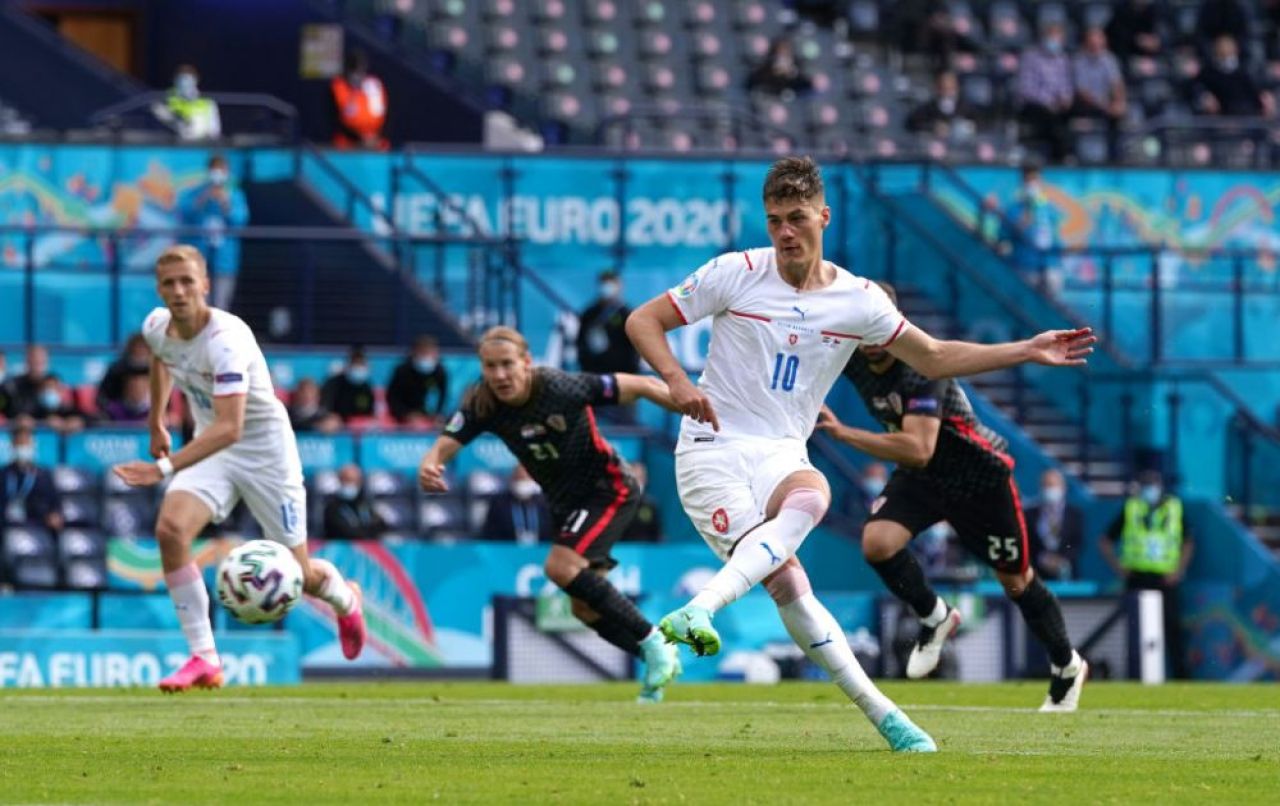 Sotia lui Patrick Schick, de o frumusete rapitoare. Cat de bine arata partenera unuia dintre starurile de la EURO 2020 FOTO _2