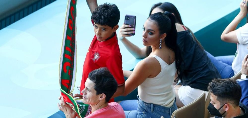 Georgina Rodriquez, aparitie intens analizata la Belgia - Portugalia. A purtat un dispozitiv prins de sutien, iar germanii au aflat era FOTO_2