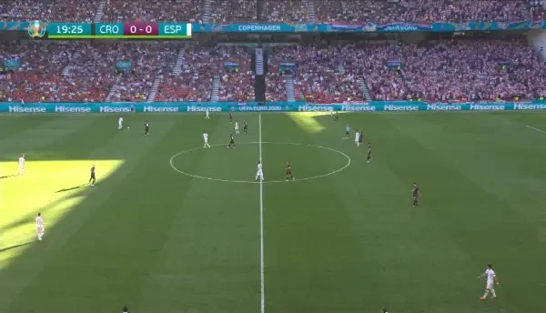 AUTOGOL! Pedri trimite puternic spre portar, Unai Simon rateaza preluarea si deviaza in poarta