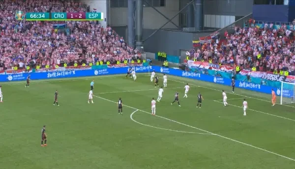 OCAZIE CROATIA! Gvardiol primeste in careu si incearca un sut la coltul scurt, dar Unai Simon are o interventie buna!