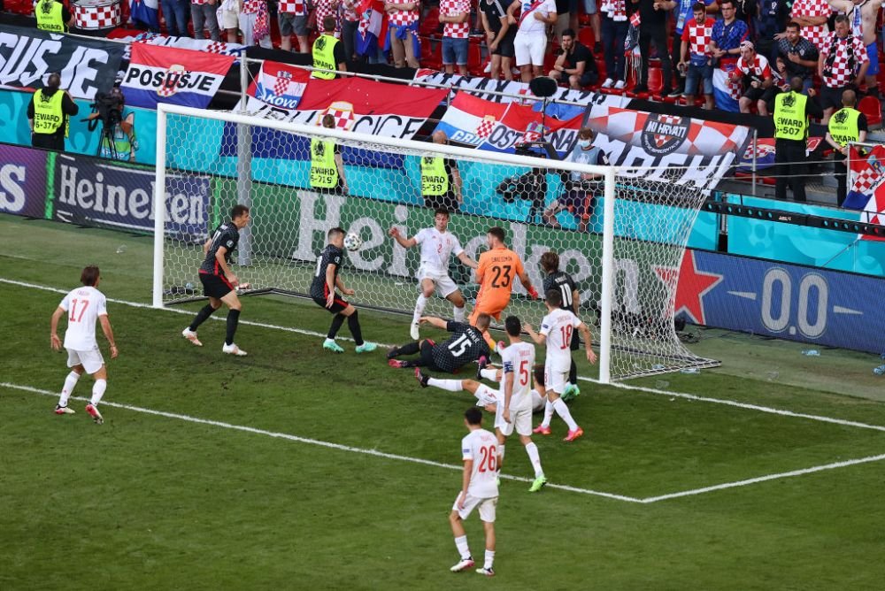 Croatia inscrie un gol dupa o faza ca la biliard! Interventia tehnologiei de linia portii a fost decisiva