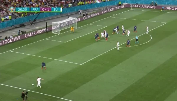 OCAZIE ELVETIA! Shaqiri a centrat din lovitura libera, Embolo a reluat cu capul, dar a trimis pe langa poarta