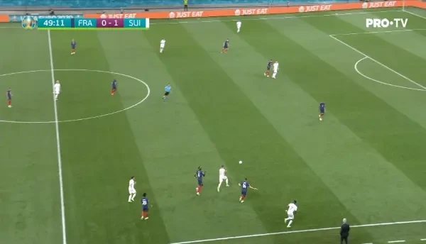 OCAZIE ELVETIA! Embolo a patruns in careu si a incercat sa ii trimita lui Seferovic, care astepta in fata portii, insa balonul a fost respins de apararea franceza