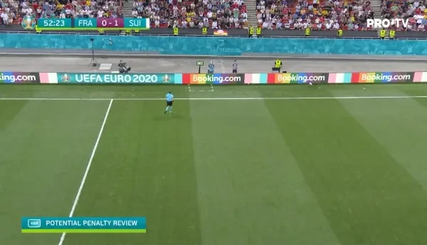 PENALTY pentru Elvetia! Arbitrul verifica cu ajutorul VAR o faza suspecta in careu, dupa ce Pavard l-a faultat pe Zubar la o faza anterioara. Cakir a aratat punctul cu var