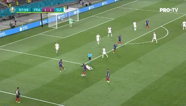 GOOOOOL FRANTA! Griezmann patrunde in careu si incearca sa trimita peste Sommers, portarul respinge balonul, care ajunge la Benzema, iar atacantul trimite cu capul in poarta