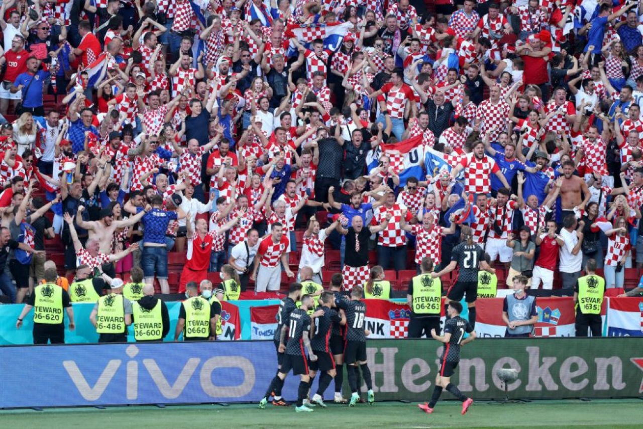 Spectacolul a fost la el acasa in cele doua optimi ale Campionatului European! Cele mai spectaculoase imagini din dramatismul trait_2