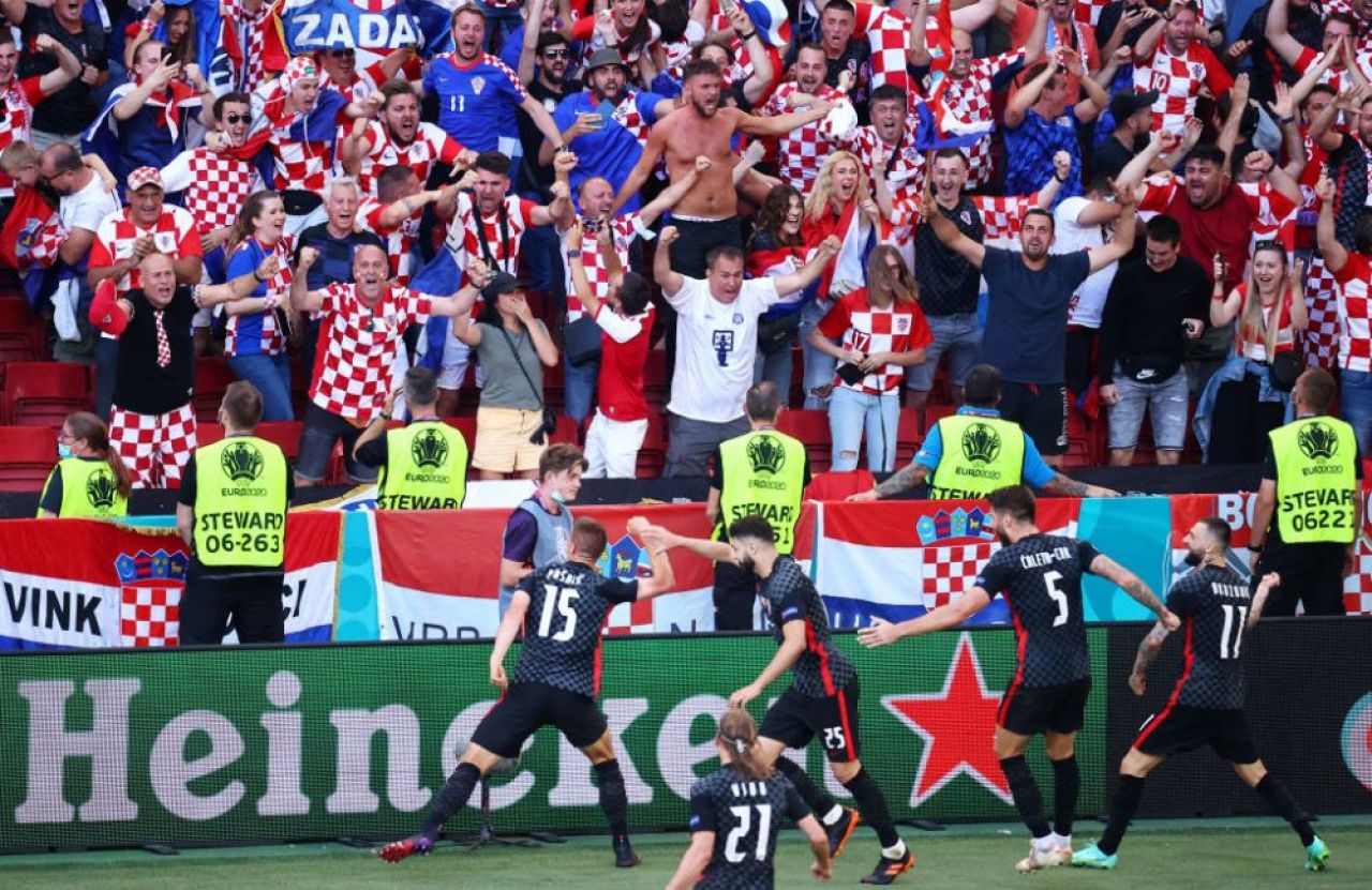 Spectacolul a fost la el acasa in cele doua optimi ale Campionatului European! Cele mai spectaculoase imagini din dramatismul trait_5