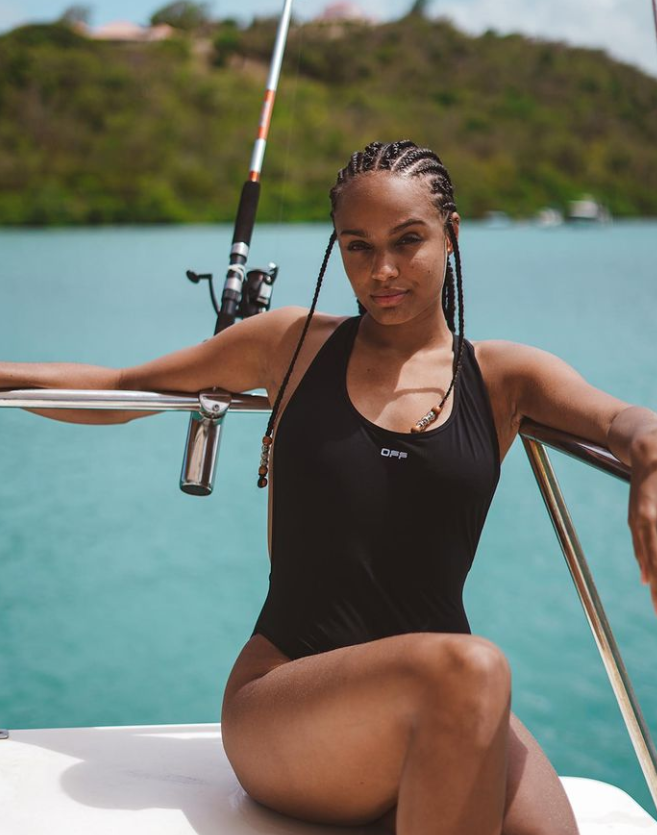 Presupusa iubita a lui Kylian Mbappe, aparitie spectaculoasa in costum de baie. Tanara de 23 de ani este model si arata incredibil _10