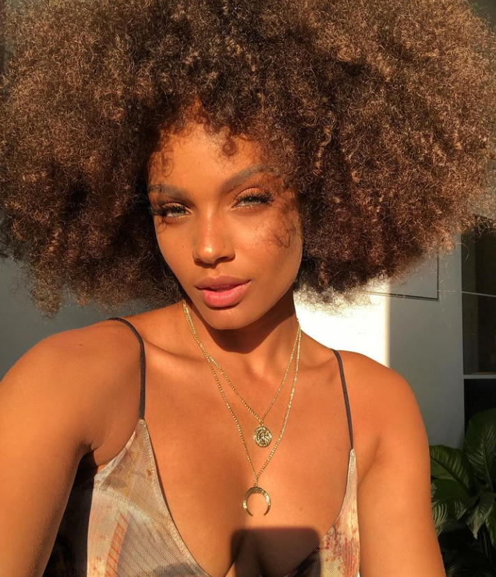 Presupusa iubita a lui Kylian Mbappe, aparitie spectaculoasa in costum de baie. Tanara de 23 de ani este model si arata incredibil _12