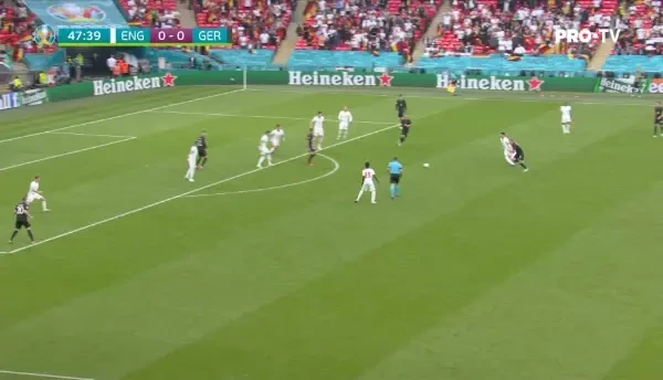 OCAZIE GERMANIA! Gosens centreaza din banda stanga, balonul ajunge la Havertz, care suteaza puternic din interiorul careului, dar Pickford e atent si respinge