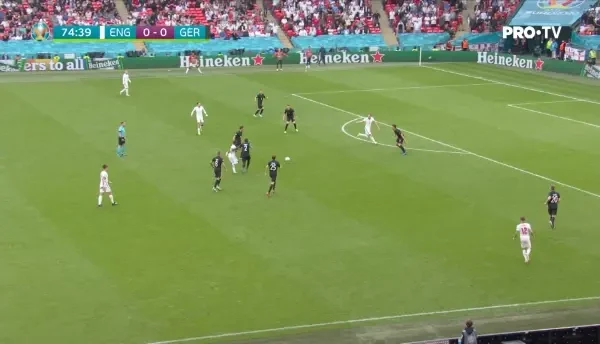 GOOOOOL ANGLIA! Contraatac rapid al englezilor, Grealish ii trimite lui Shaw in stanga, mijlocasul i-a trimis lui Sterling, aflat in fata portii, care a trimis in poarta lui Neuer fara probleme