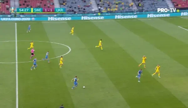 OCAZIE UCRAINA! Sydorchuk suteaza puternic din 15 metri, dar trimite in bara!