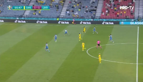 OCAZIE SUEDIA! Isak ii trimite ideal lui Forsberg, care patrunde in careu si suteaza cu efect, il invinge pe Bushchan, dar balonul se duce in bara