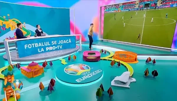 Victor Piturca analizeaza ocazia Angliei din finalul primei reprize.