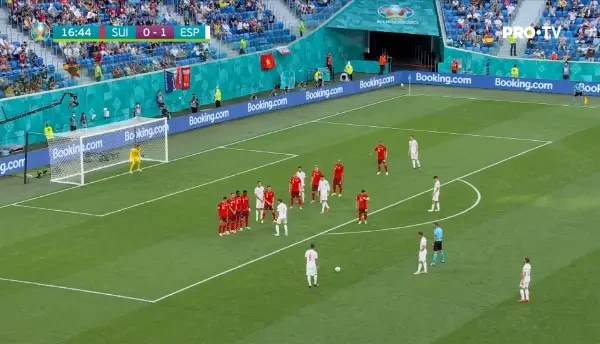 Lovitura libera pentru Spania! Koke executa de la aproximativ 20 de metri, dar trimite peste poarta lui Sommer