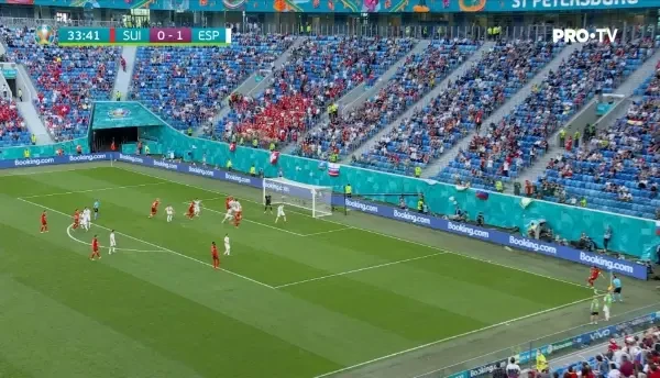 Lovitura de cap periculoasa a lui Akanji, care s-a inaltat de langa Busquets si a trimis putin pe langa poarta