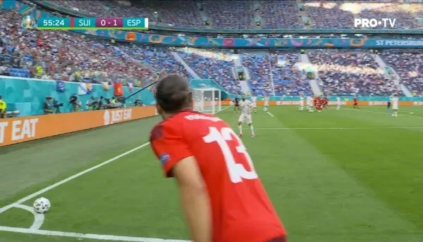 OCAZIE ELVETIA! Rodriguez centreaza din corner, Zakaria se inalta si reia cu capul, trimitand balonul putin pe langa poarta lui Unai Simon