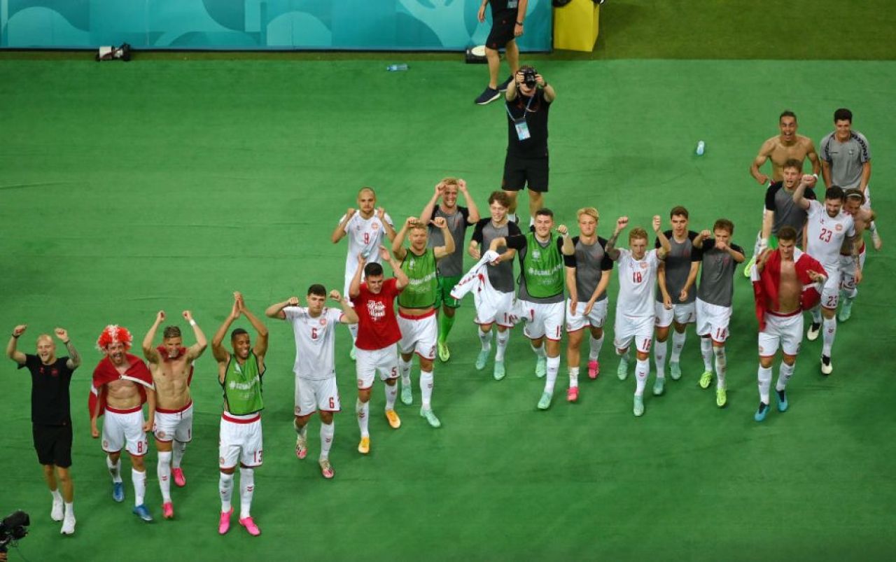 FOTO De la drama lui Eriksen la calificarea in semifinale. Bucuria danezilor in cele mai impresionante imagini de la Baku_10