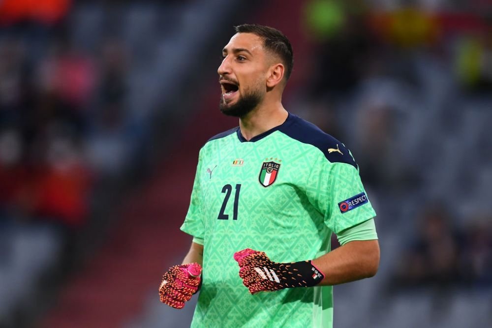 Asa ceva nu s-a mai vazut! Donnarumma si-a luat manusi 