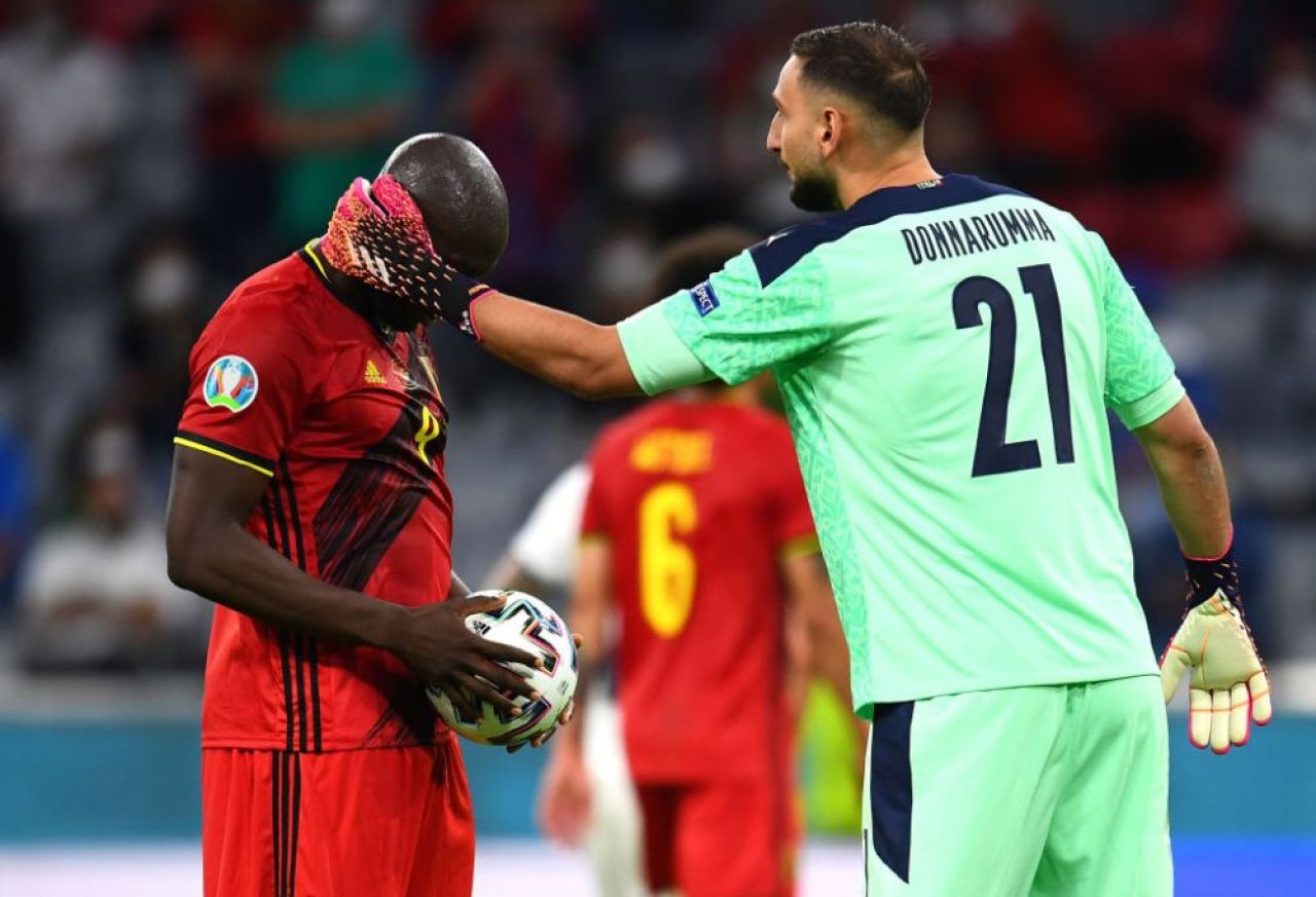 Asa ceva nu s-a mai vazut! Donnarumma si-a luat manusi