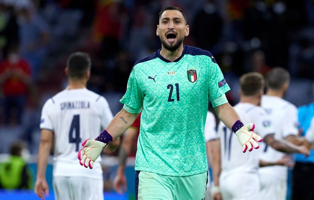 Asa ceva nu s-a mai vazut! Donnarumma si-a luat manusi 