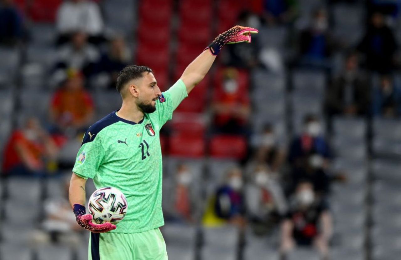 Asa ceva nu s-a mai vazut! Donnarumma si-a luat manusi