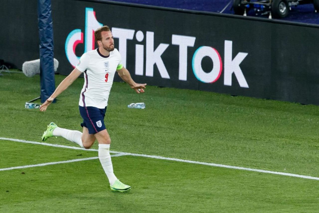 Au jucat cu 'cap' :)! Englezii detin recordul absolut la Euro dupa meciul cu Ucraina! Ce au reusit_2