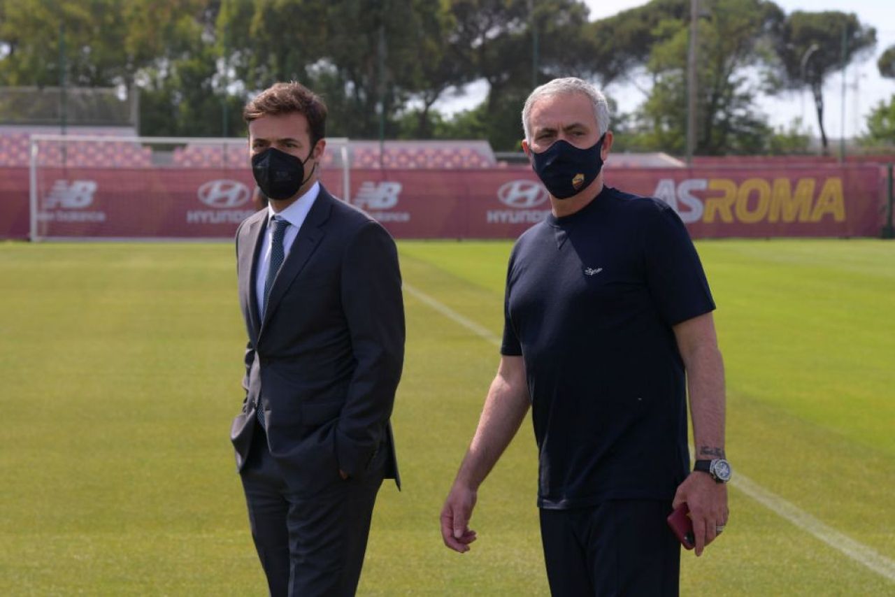 Mourinho, facut praf de presa din Anglia dupa calificarea in semifinale!