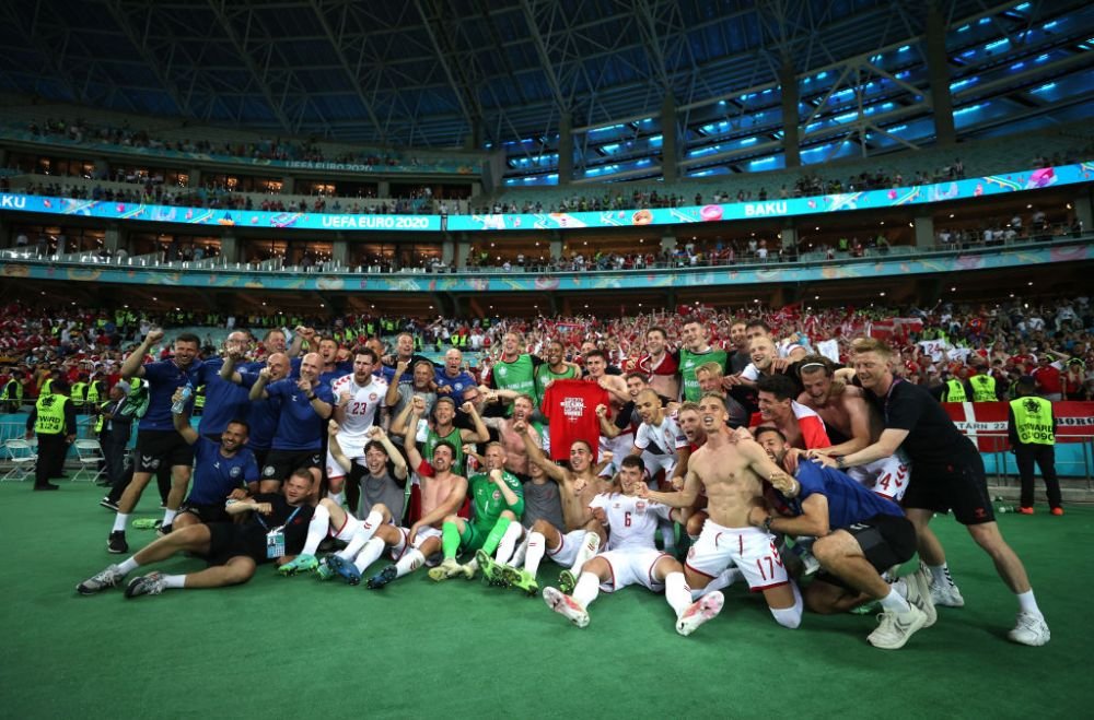 Ancheta UEFA dupa meciul Danemarca - Cehia. Ce s-a intamplat cu un suporter care a aparut pe stadion cu steagul LGBT_7