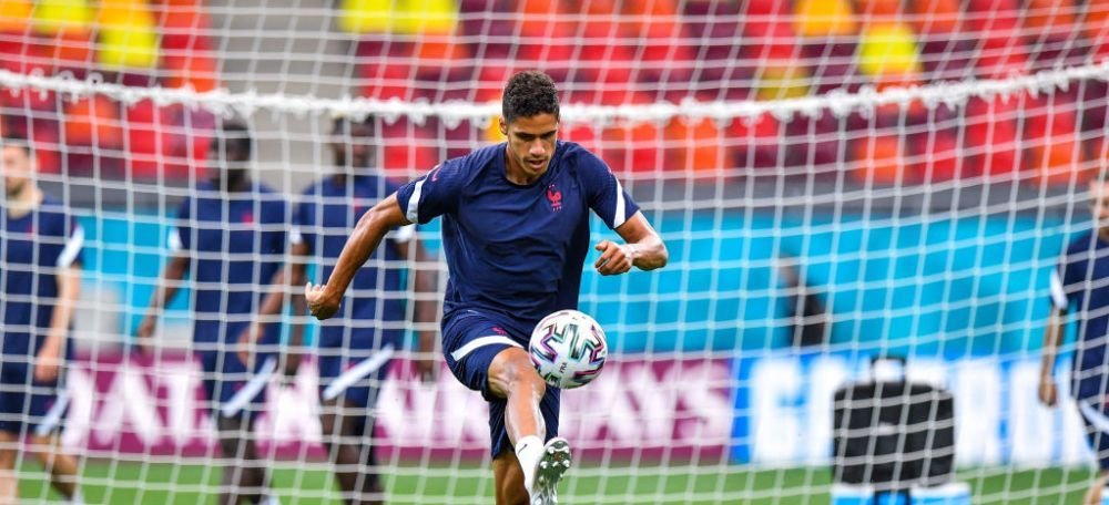Raphael Varane, tot mai aproape de plecarea de la Real Madrid! Manchester United e hotorata sa-l convinga pe francez si le propune spaniolilor si un jucator la schimb