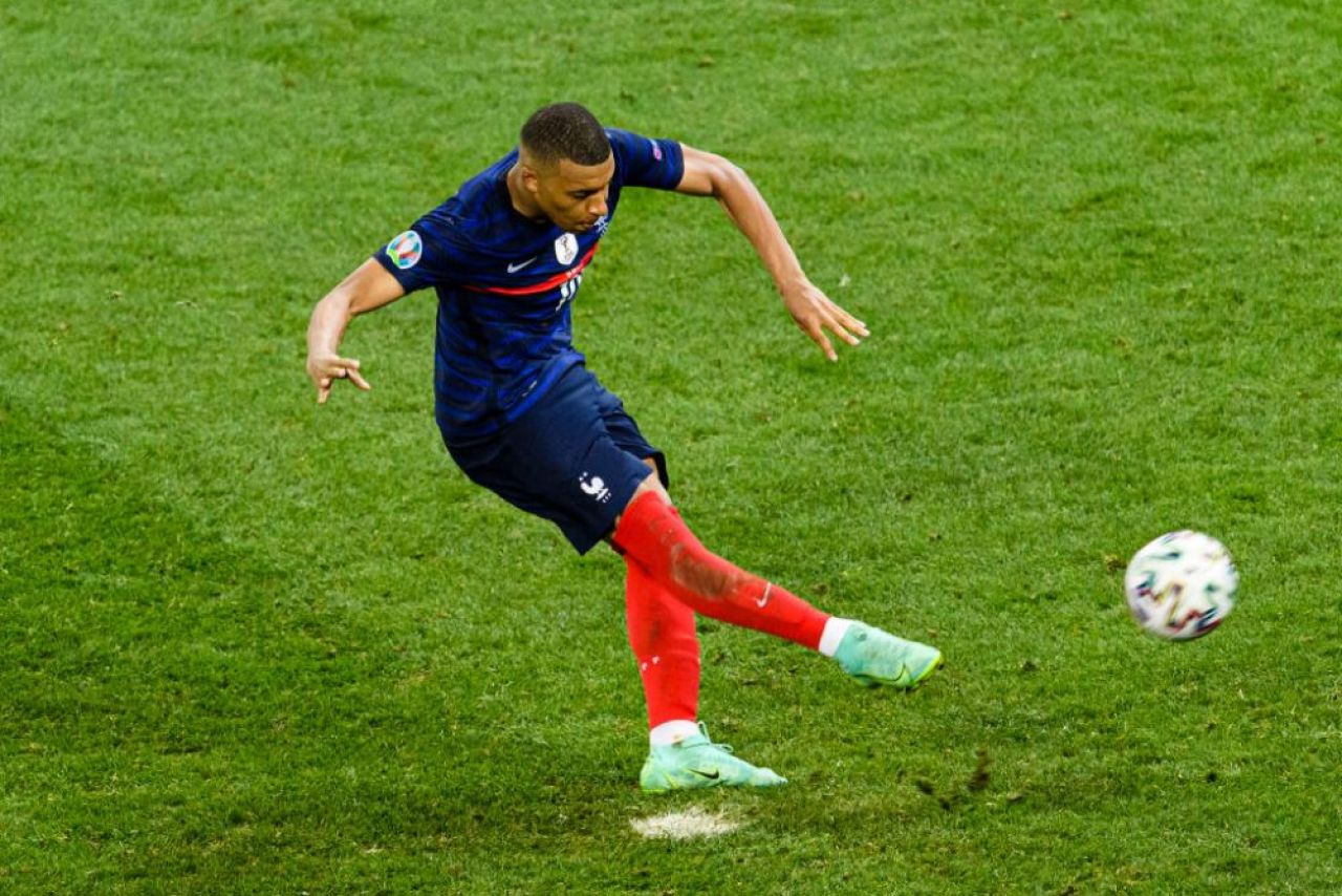 EURO 2020 si Copa America au schimbat favoritii pentru Balonul de Aur. Cine e favorit la trofeu dupa prestatia neconvingatoare a lui Mbappe _1