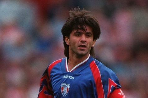 Decizie istorica la Steaua! Clubul ros-albastru retrage tricoul cu numarul 7, care ii va apartine pentru totdeauna lui Marius Lacatus&nbsp;