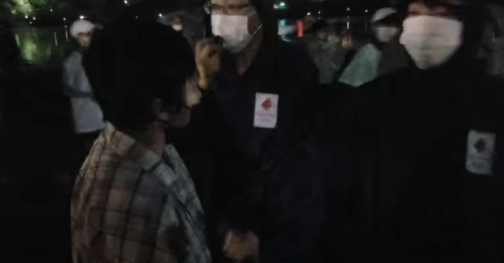 Imagini incredibile din Japonia! O femeie a fost arestata dupa ce a incercat sa stinga flacara olimpica cu un pistol cu apa _7
