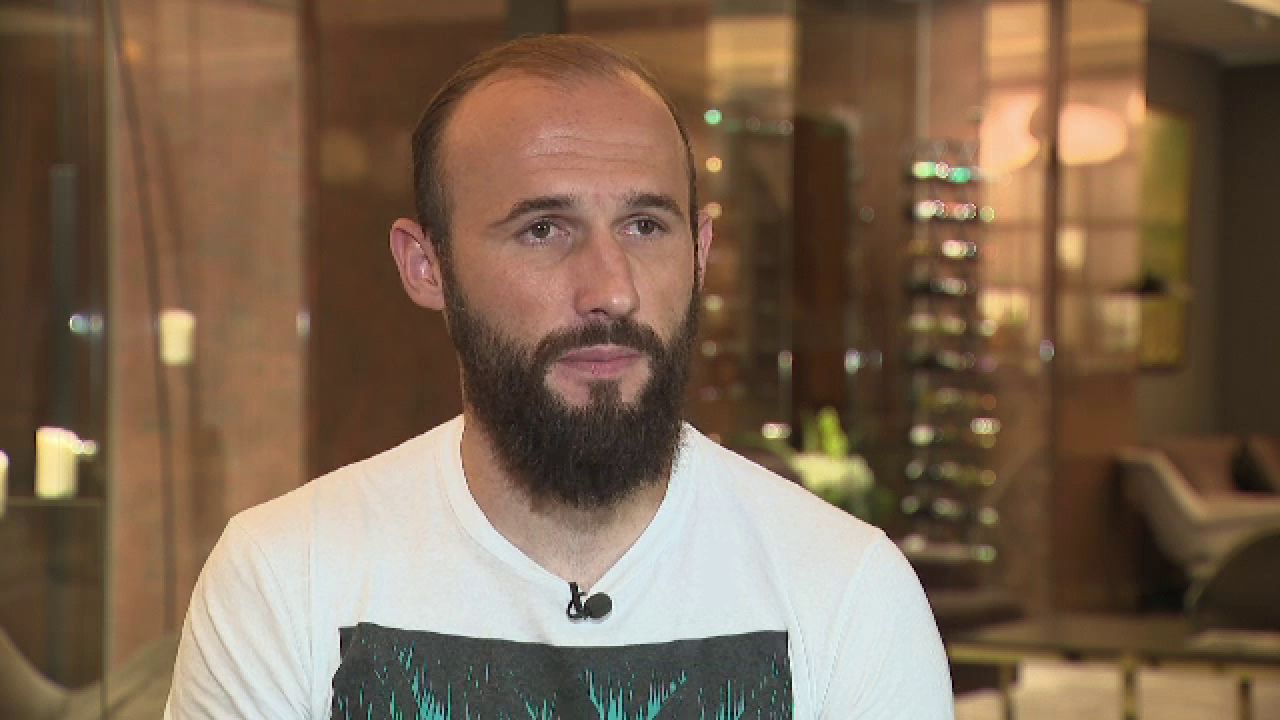 EXCLUSIV |