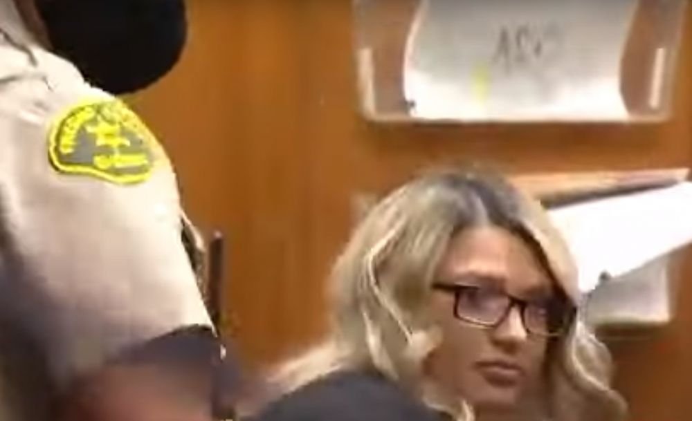 O femeie gardian a socat autoritatile! S-a iubit cu un puscarias in fata altor detinuti_4