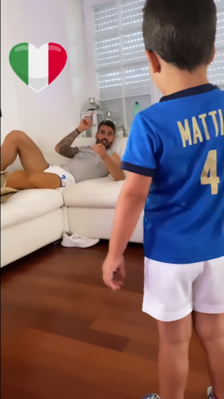 Imaginile momentului vin din Italia! Ghinionistul Spinazzola canta imnul impreuna cu fiul sau