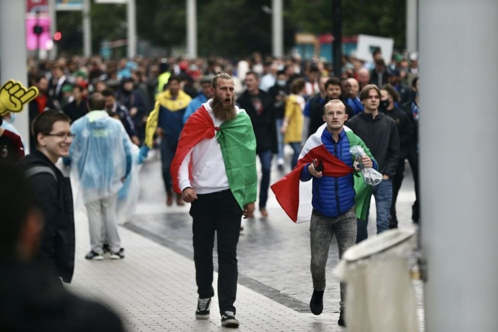 A fost show total! Italia si Spania au facut spectacol pe teren, suporterii s-au dat in spectacol in tribune. Imaginile zilei la Euro 2020_4