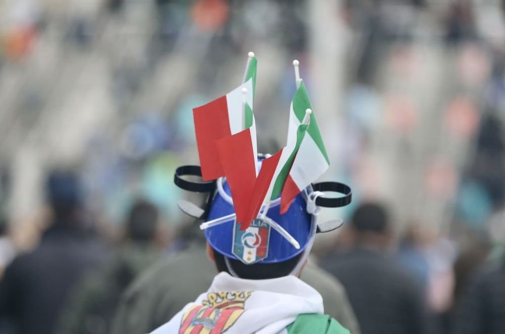 A fost show total! Italia si Spania au facut spectacol pe teren, suporterii s-au dat in spectacol in tribune. Imaginile zilei la Euro 2020_6