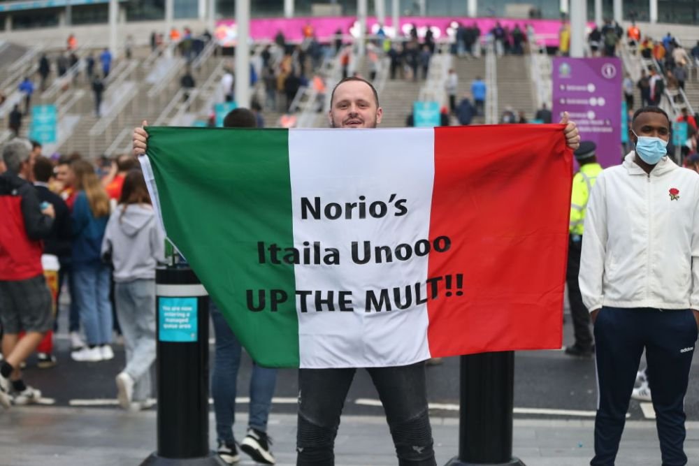 A fost show total! Italia si Spania au facut spectacol pe teren, suporterii s-au dat in spectacol in tribune. Imaginile zilei la Euro 2020_7