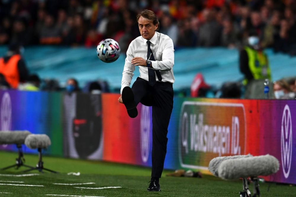 A fost show total! Italia si Spania au facut spectacol pe teren, suporterii s-au dat in spectacol in tribune. Imaginile zilei la Euro 2020_14