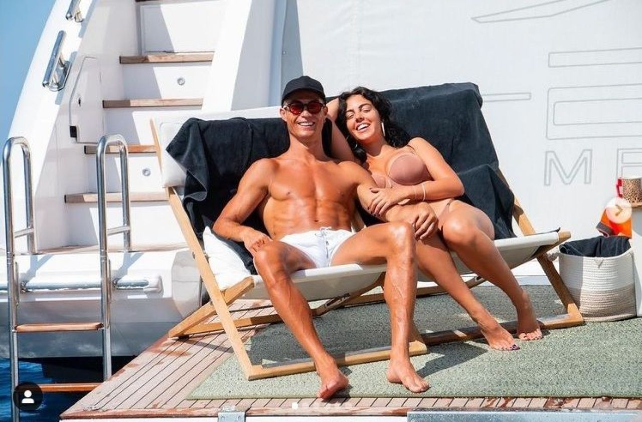 Cristiano Ronaldo asteapta titlul de golgheter pe yacht! El se relaxeaza pe vasul sau de lux, alaturi de familie si prieteni_1